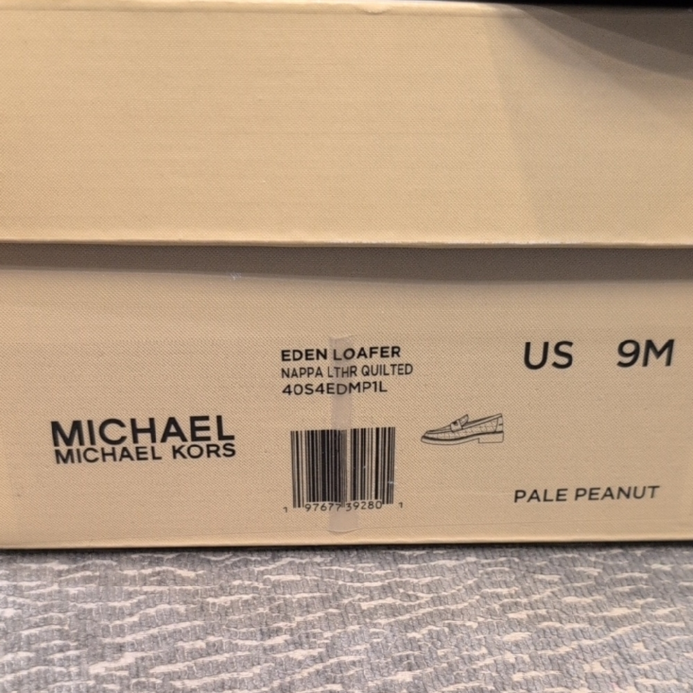 Michael Kors Tan Loafers Slip-Ons Classic Design - Picture 2 of 10